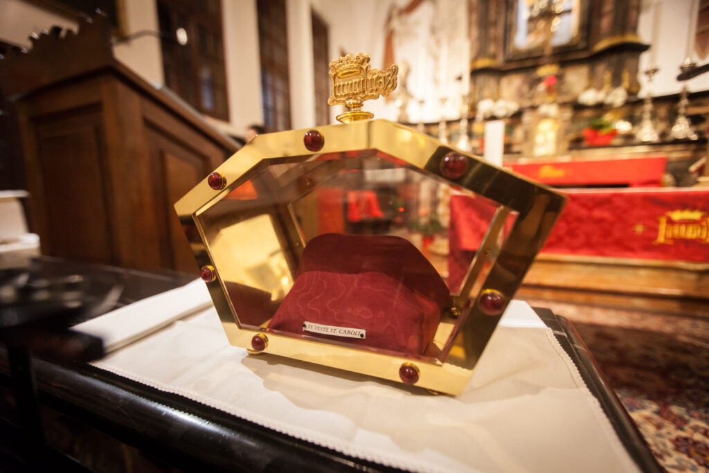 CHIESA DI SAN CARLO BORROMEO LUGANO - RELIQUIA "EX SANGUINE” FRAMMENTO DELLA VESTE CARDINALIZIA DI SAN CARLO BORROMEO